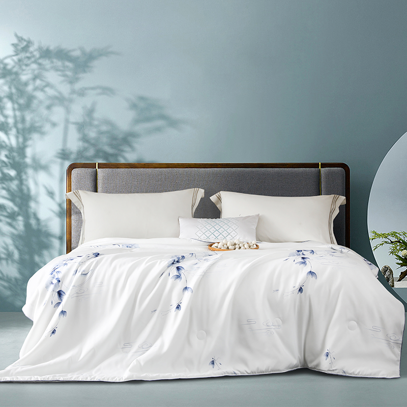 梦洁 型号：1010289067 规格：200*230cm 梦洁蚕丝纤维清爽被  花境 200*230cm  （单位：条） 梦洁蚕丝纤维清爽被  花境 200*230cm