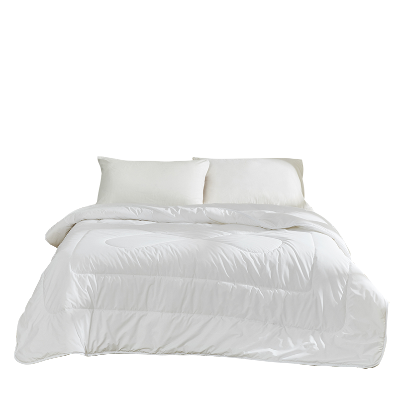 罗莱家纺LOVO 面料材质：100%棉 填充材质：100%聚酯纤维 规格尺寸：200*230cm 填充重量：1200g 罗莱棉柔春秋被  （单位：条） 罗莱棉柔春秋被